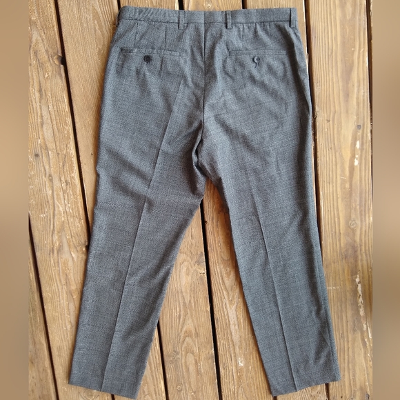 BOSS HUGO BOSS Gray Regular Fit dress pants 100% Virgin Wool Mens size 32 - Picture 2 of 8